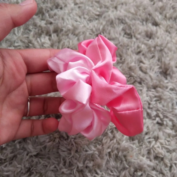 2 pink scrunchies - Picture 2 of 2